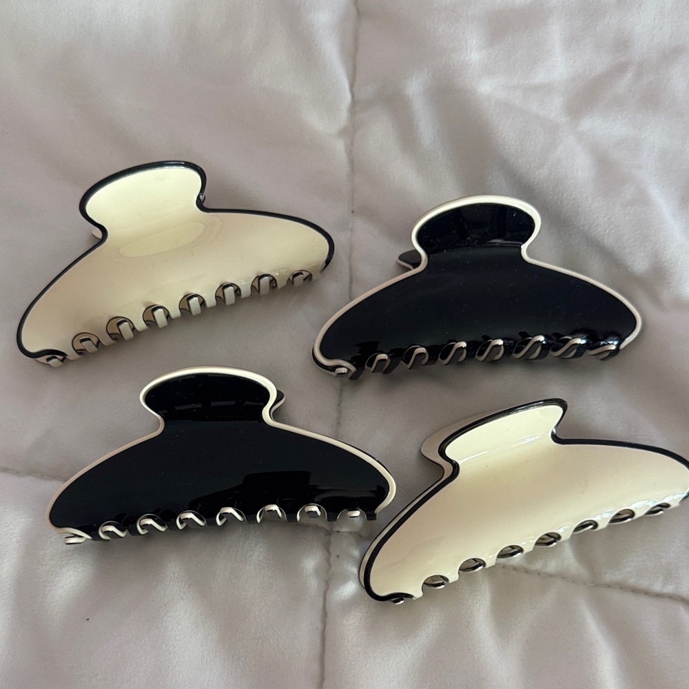 BLACK AND WHITE CLAW CLIPS